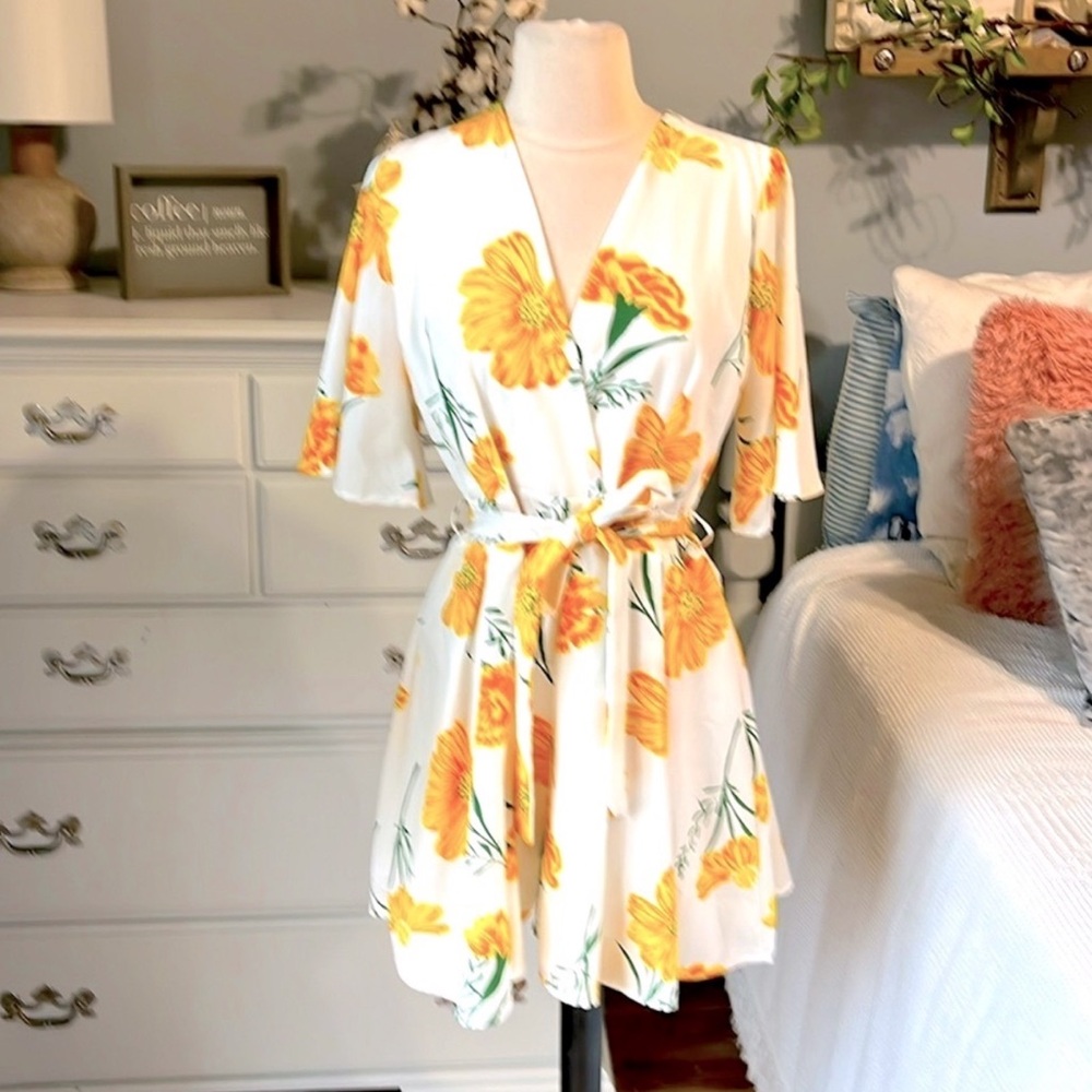 favlux 𖤓 new colorful floral romper.
